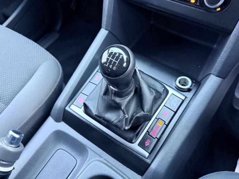 2015 Volkswagen Amarok D/Cab Pick Up Trendline 2.0 TDI 140 4MOTION Sel PICK UP DIESEL Manual