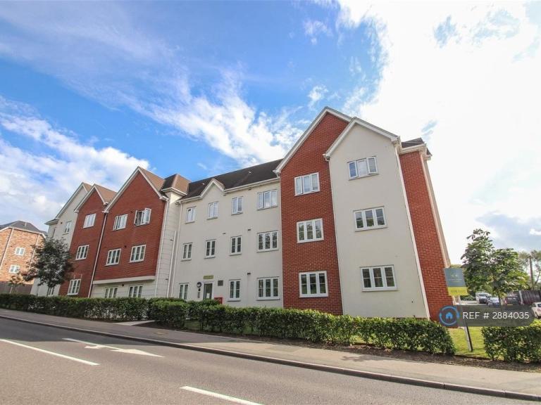 2 bedroom flat in London Road, Benfleet, SS7 (2 bed) (#2884035)
