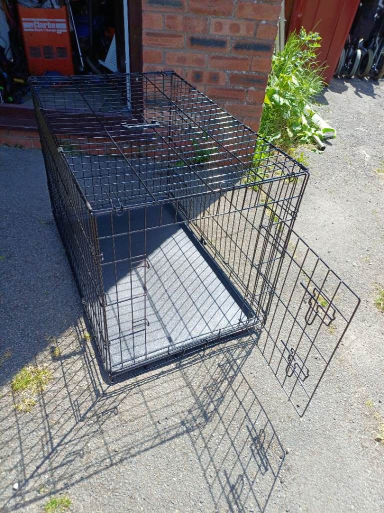 LARGE DOG CAGE 3FT LONG AS NEW £25 NO OFFERS DARWEN BB3 0DU OR BOLTON BL3 2JP 