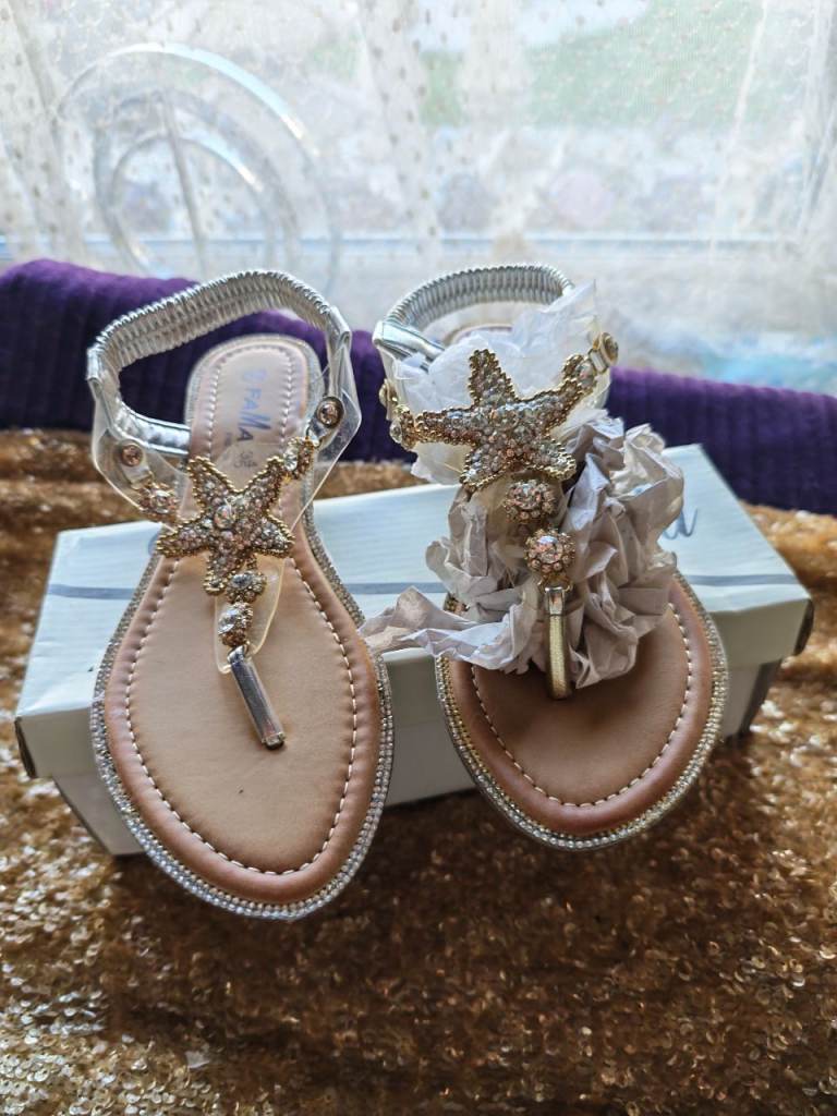 Women Silver Wedge Sandals with Starfish Detail - New/ Size 6