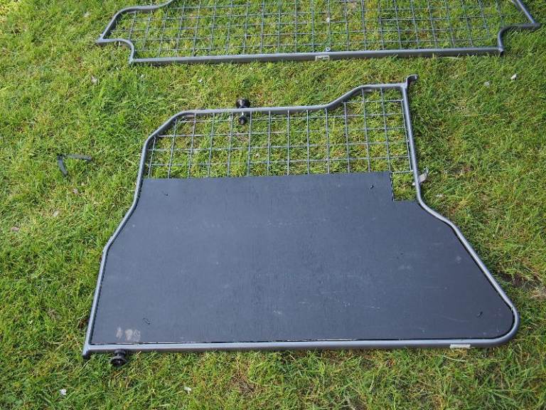 Dog Guard and Divider Ford Focus estate (2011-2014) 