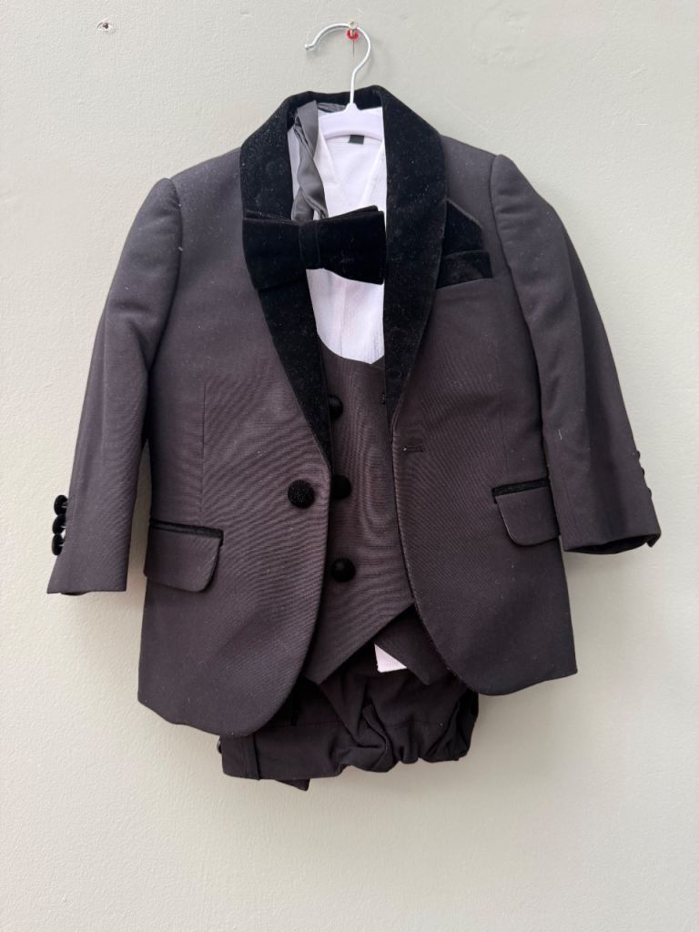 Kids 5-Piece Grey Suit/Tuxedo Set – Good Condition