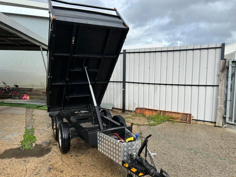 Hydraulic tipper trailer 