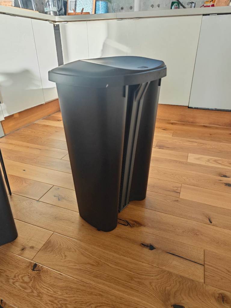 Large kitchen bin, perfect condition 