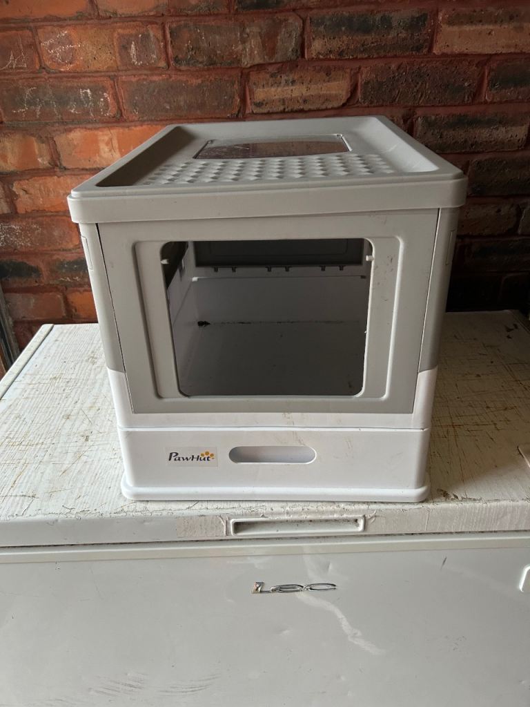 Pet hut, cat little tray 