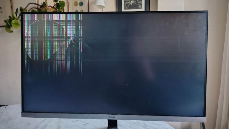 Samsung 28” 4K UHD Monitor U28R550 – Broken Screen / Spares Repair 