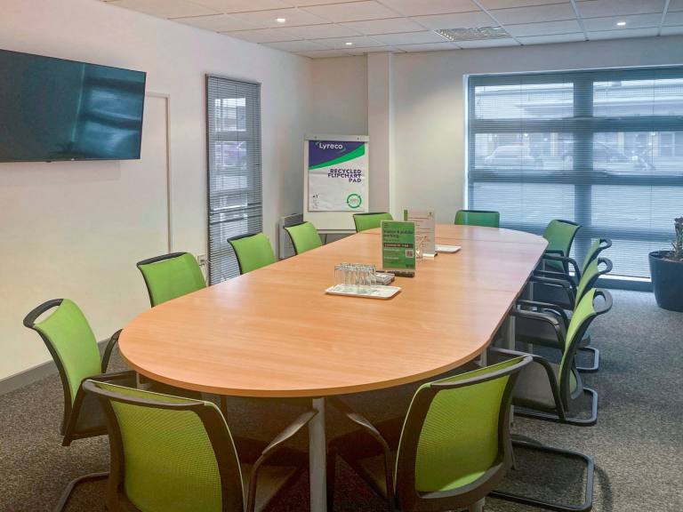 Tewkesbury - GL20 8SD \ Serviced Office with 4 Desks