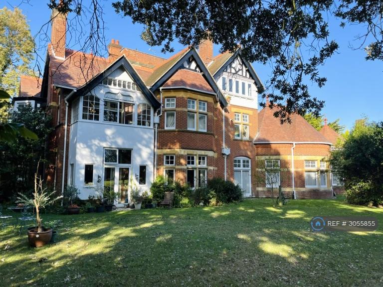 2 bedroom flat in Michelgrove Road, Bournemouth, BH5 (2 bed) (#3055855)