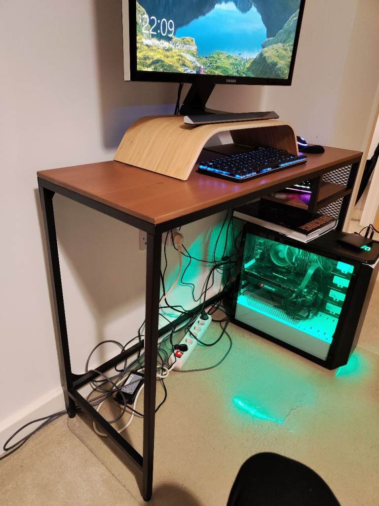 Small desk for PC