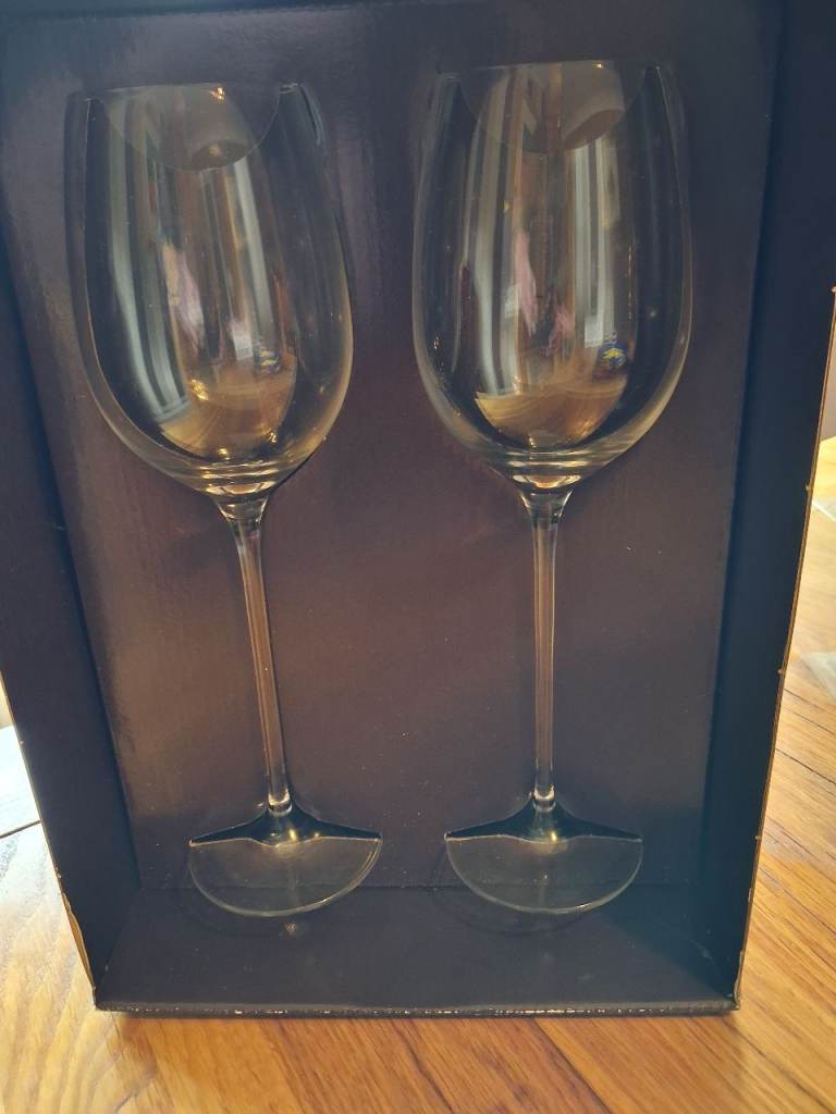 Long stem Wine Glasses x 2