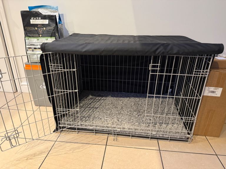 Medium dog crate with cushion pad and cover