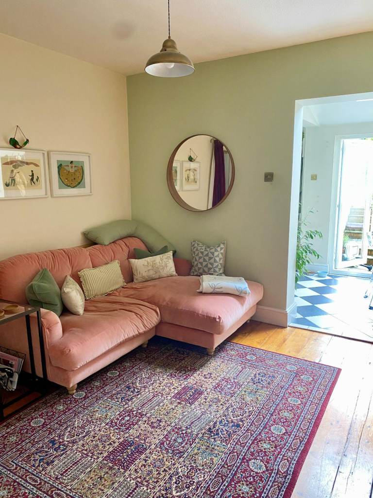 2 bedroom house to rent in Westbury-on-Trym village, unfurnished. Available 18 May.