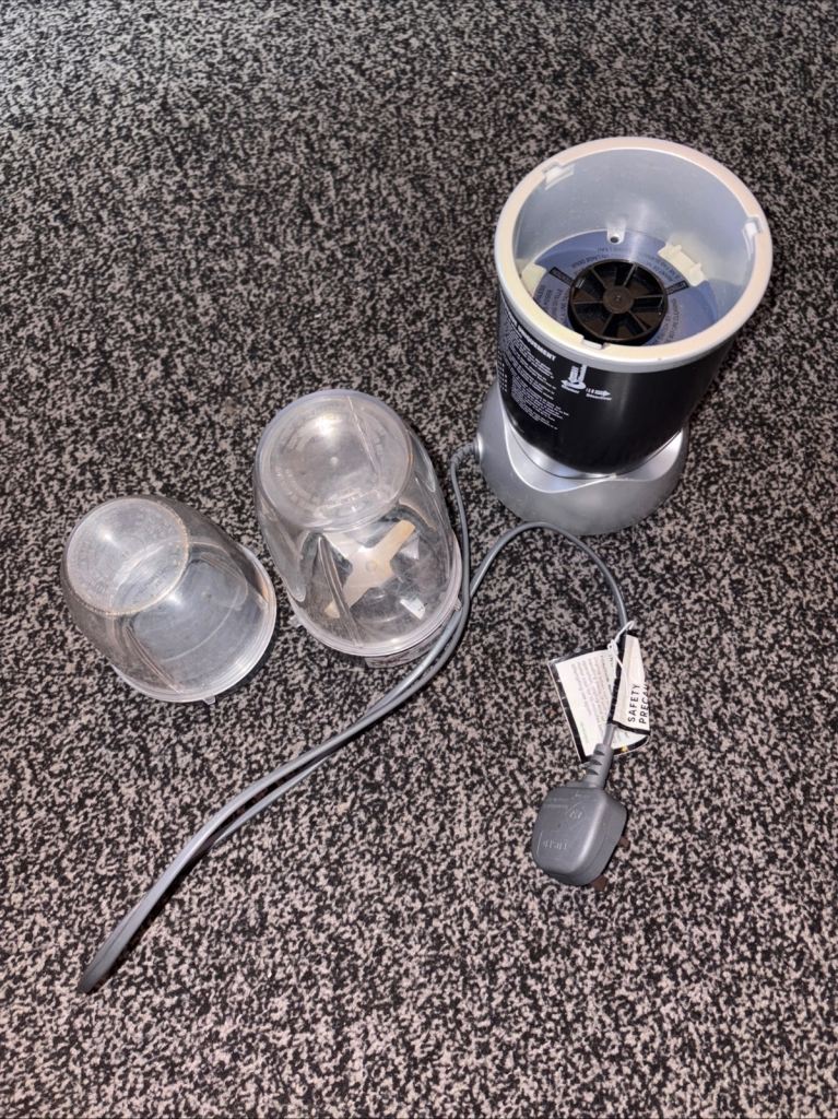 Nutribullet 900W Blender w 2 cups