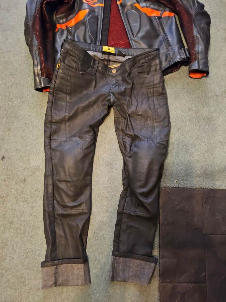 LADIES DRAGGIN SLICKS JEANS Size 14
