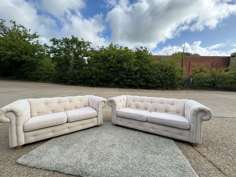 Beige chesterfield 3 & 2 seater sofa set DELIVERY AVAILABLE!