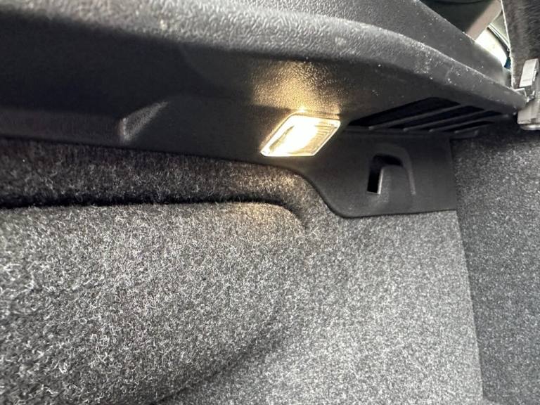 2016 Volvo V40 2.0 D2 R-Design Nav Hatchback 5dr Diesel Manual Euro 6 (s/s) (120 ps) Hatchback Di...