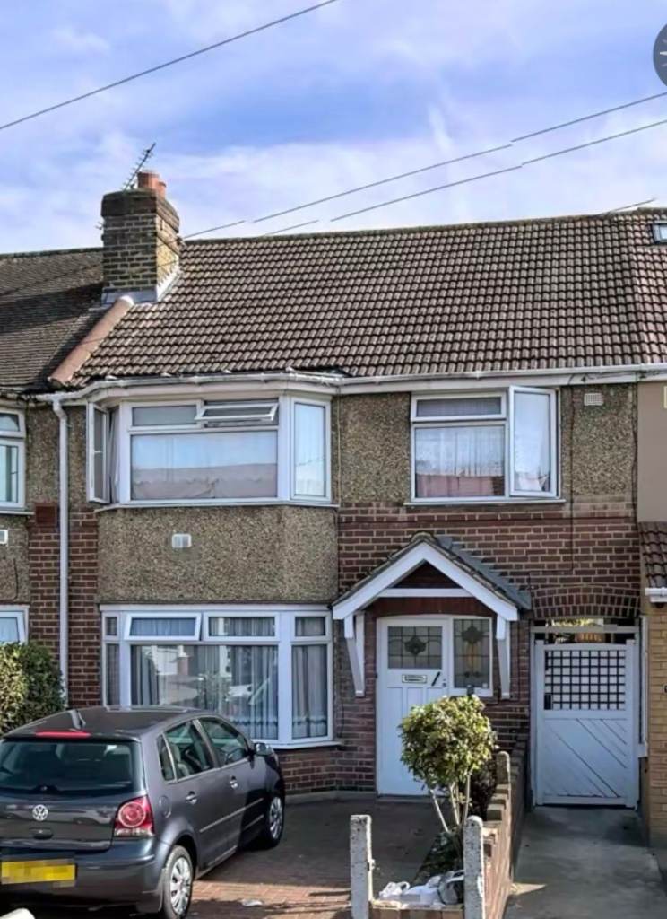 3 bedroom house in Chaucer Avenue, Hounslow, TW4