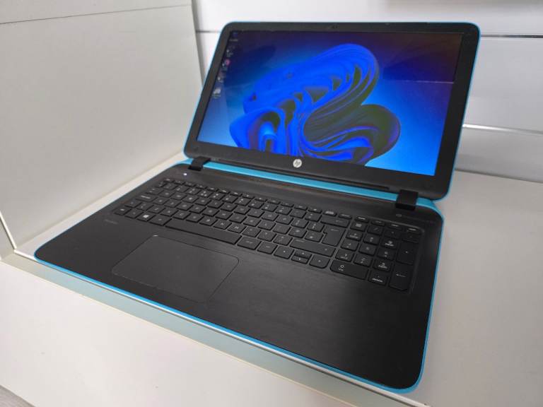 HP Pavilion 15-p100 15inch laptop Intel i3, 8GB Ram