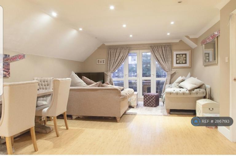 1 bedroom flat in Kings Avenue, London, SW4 (1 bed) (#2867193)