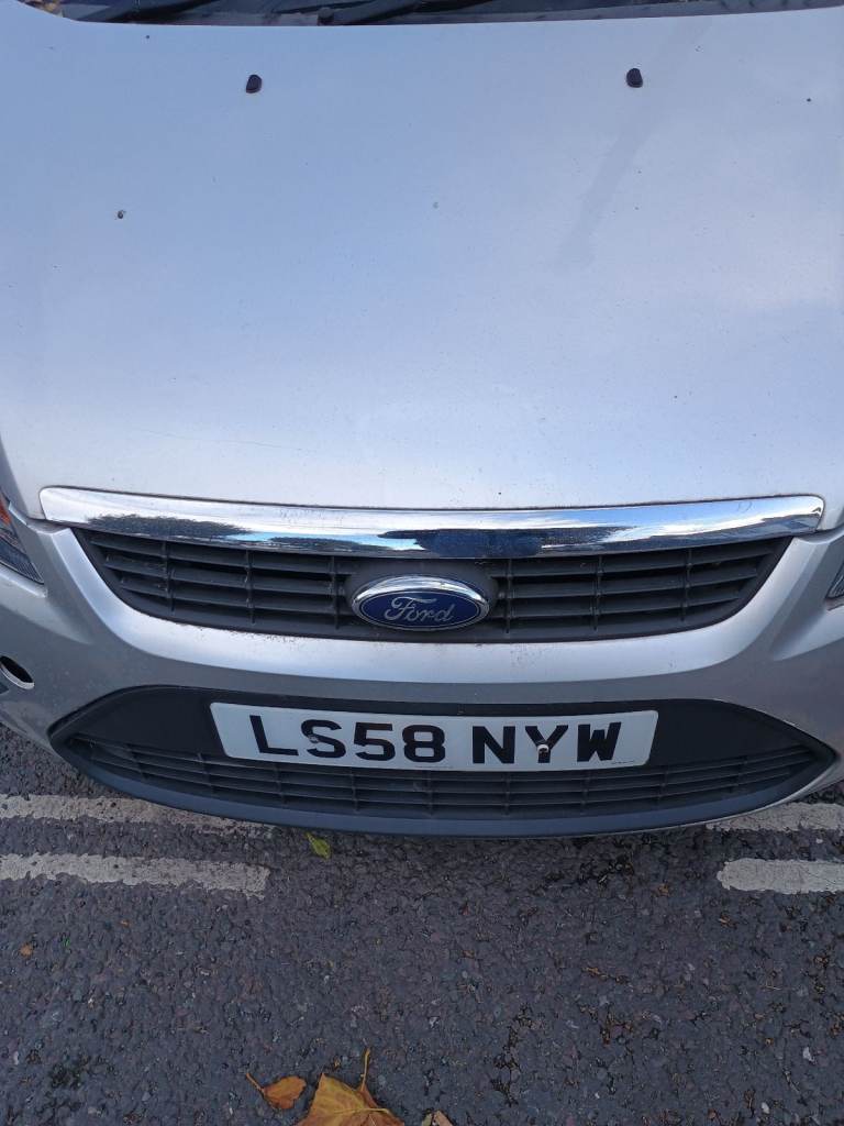 (Im away, back on 11th dec)Ford Focus Quick sale £600 (no MOT & bonnet lock needs replacing)