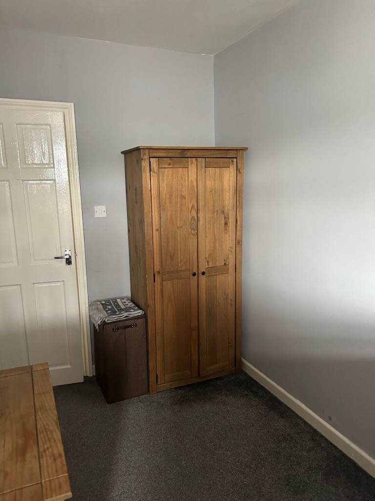 Room near to city centre for rent