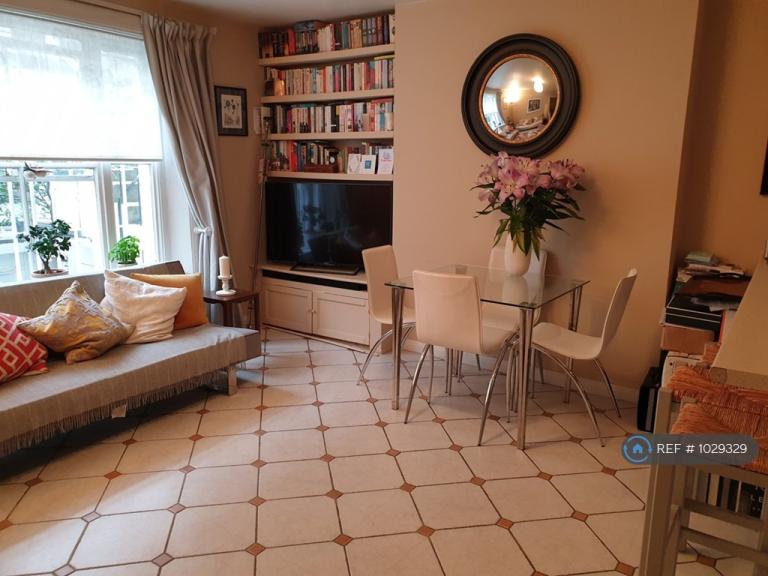 2 bedroom flat in Eardley Crescent, London, SW5 (2 bed) (#1029329)
