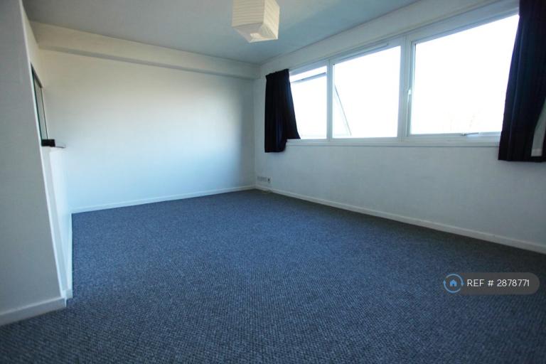 1 bedroom flat in King Henry's Drive, Lewes, BN7 (1 bed) (#2878771)