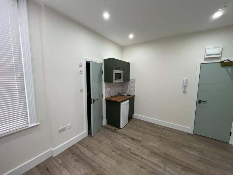 Studio Room Available -  Turners hill, Cheshunt, EN8 DSS APPLICANT ACCEPTED 