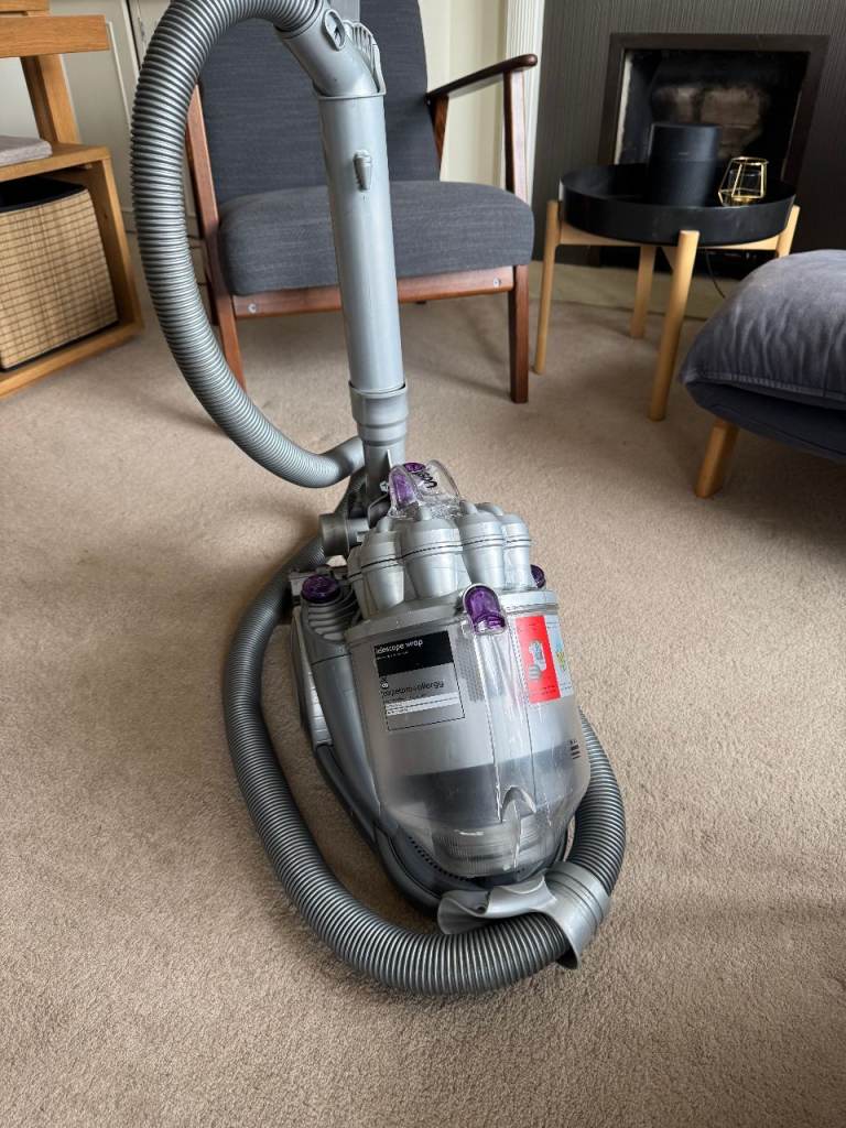 Dyson DC08T Cylinder Vacuum Cleaner — 1400W, Great Working Order