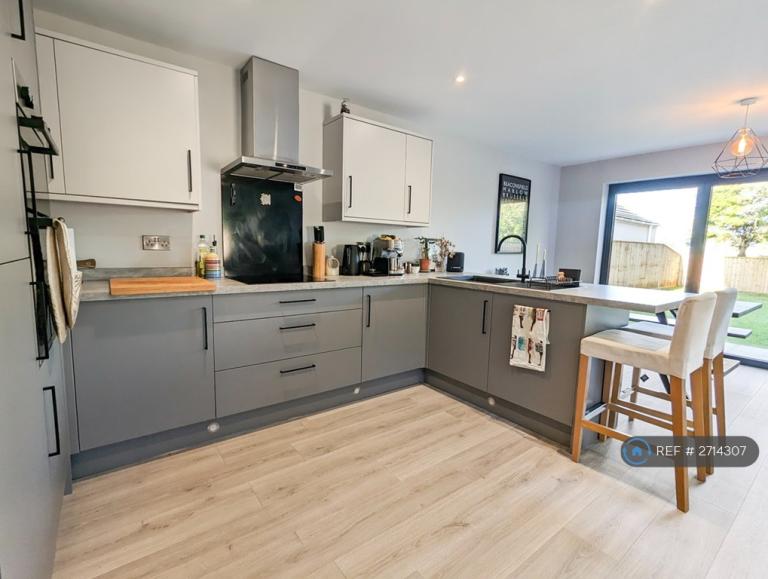 4 bedroom house in Wickwar Road, Kingswood, Wotton-Under-Edge, GL12 (4 bed) (#2714307)