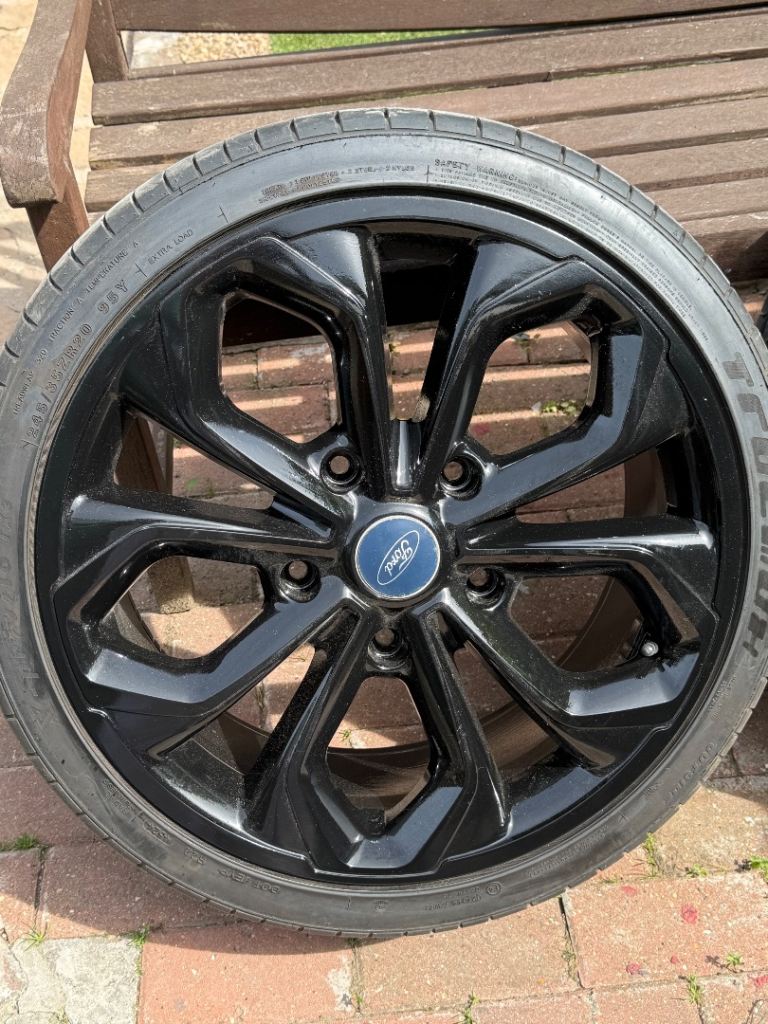 Ford transit custom Alloy Wheels with Tyres – Good Condition