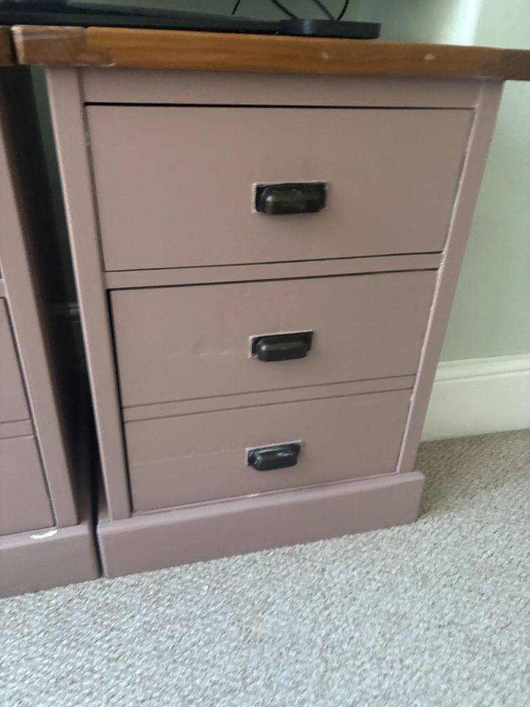 Sulking room pink cupboards / side tables 
