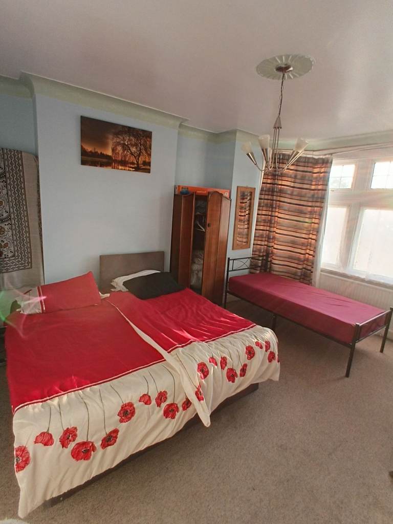 Single and double rooms availabe now 