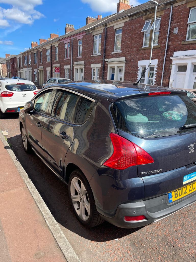 Peugeot, 3008, Hatchback, 2012, Semi-Auto, 1560 (cc), 5 doors