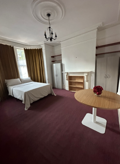 Spacious Double Room Stamford Hill £996/pm - Bills Inc | Couples OK!