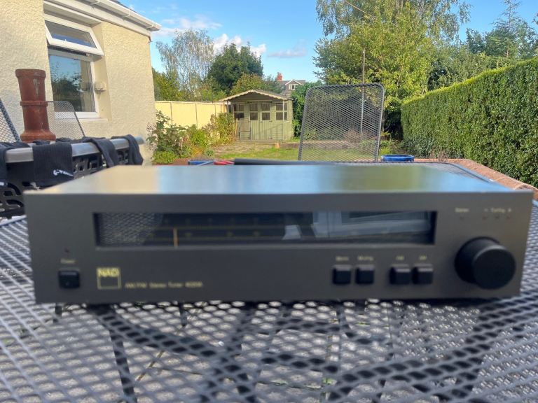 NAD AM/FM Stereo Tuner 4020A