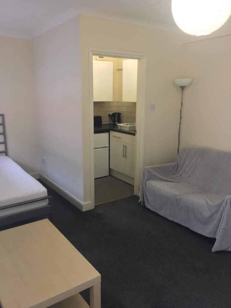 EXCELLENT Refurbished Single Self-contained Studio to Rent in Town Centre