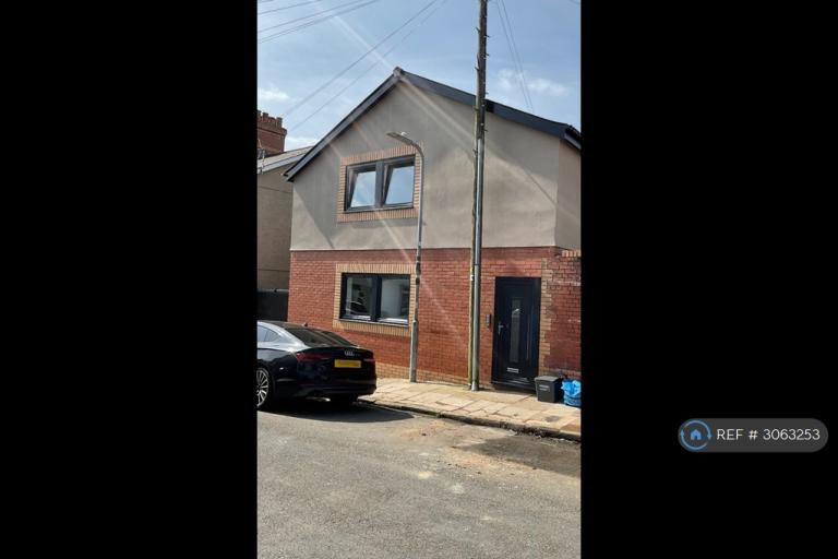 1 bedroom flat in Jenner Street, Barry, CF63 (1 bed) (#3063253)