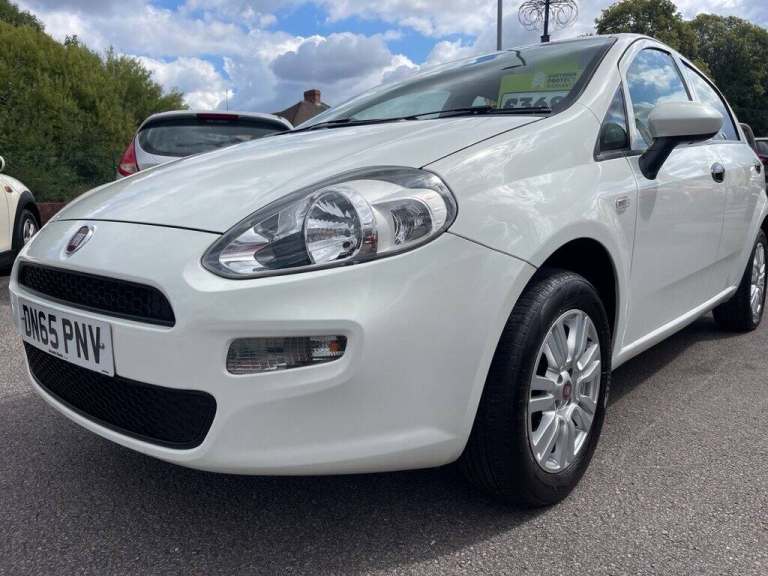 2015 65 FIAT PUNTO 1.2 POP + HATCHBACK 5DR PETROL EURO 6 (69 BHP)