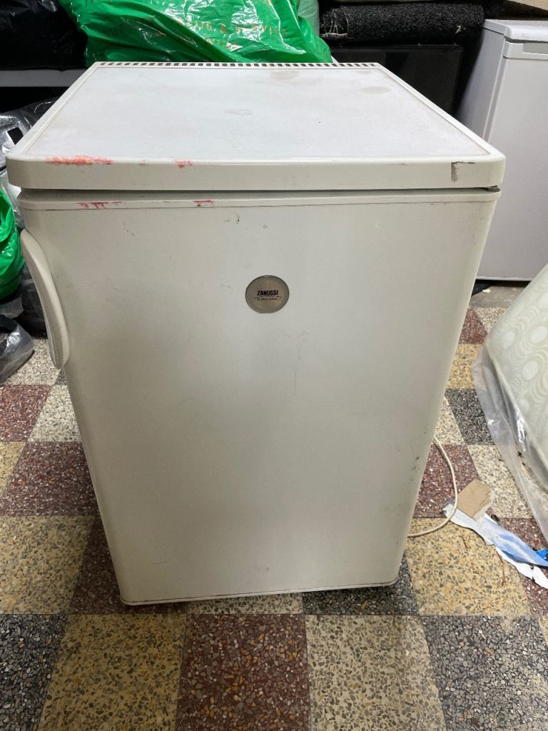 Zanussi Chest fridge – White, Fair Condition