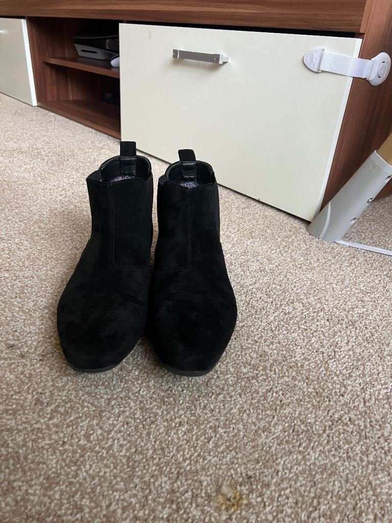 Ben Sherman Black Chelsea Boots – UK Size 9
