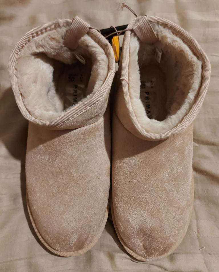 Beige Fur Lined Boots Size 4