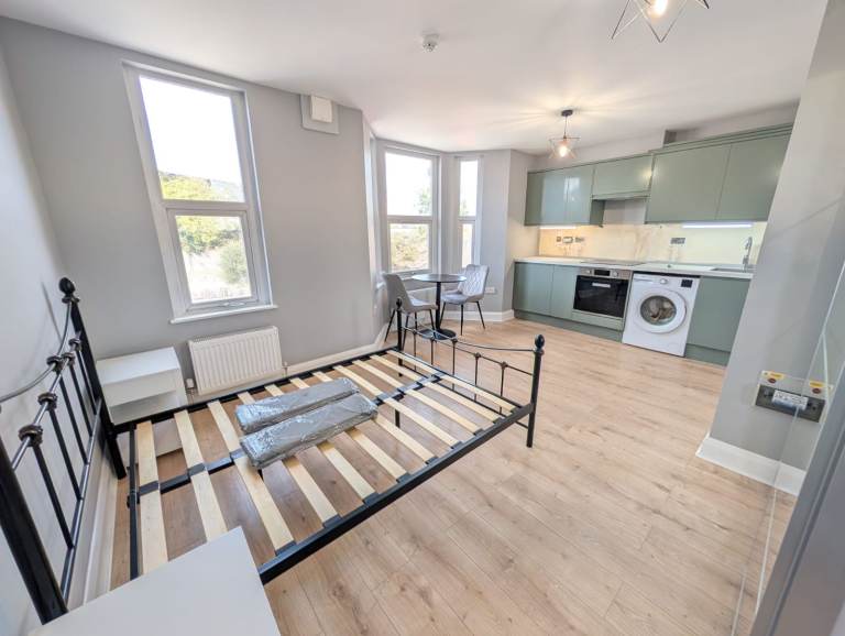 Brand new large studio flat to rent just moments from Neasden Station. Includes all bills & wi-fi.