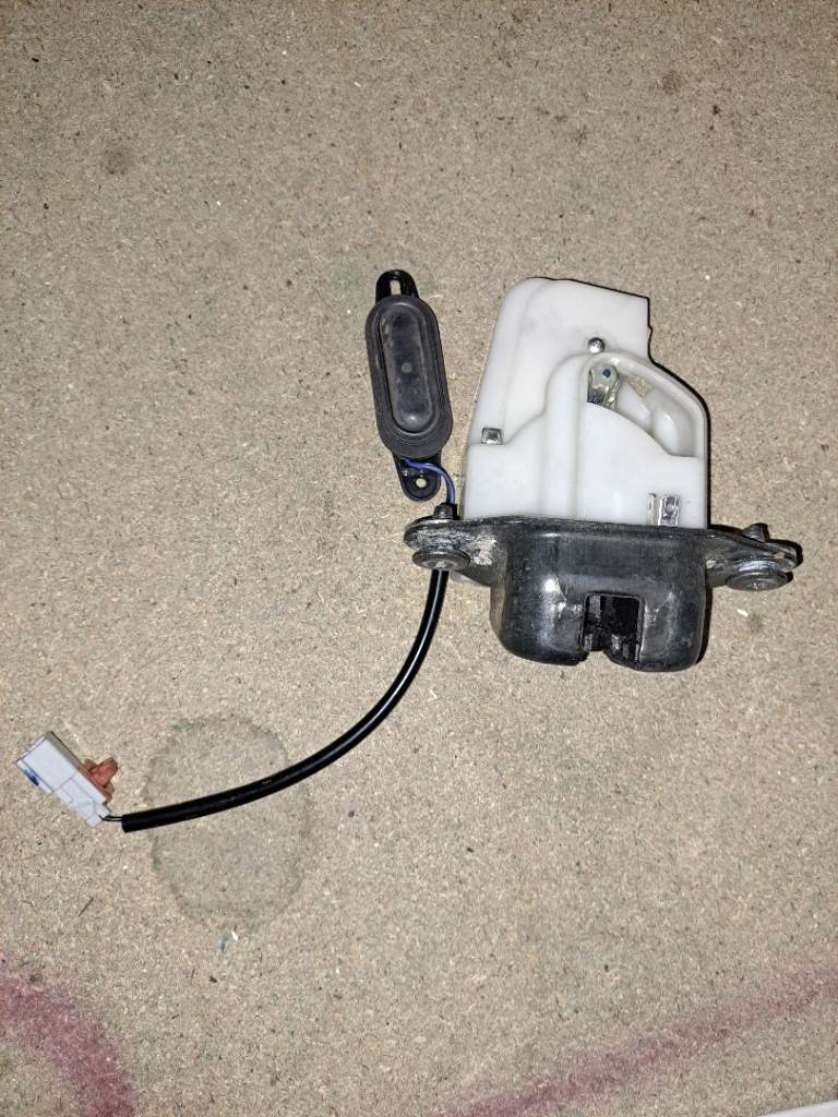 Crv mk3 boot lock mechanism and touch sensor