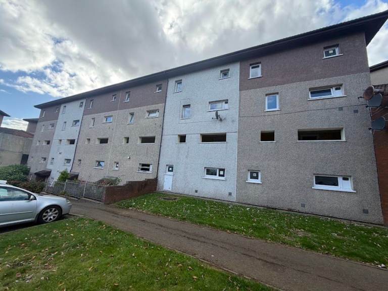 2 bed flat to rent Swallowtail Court