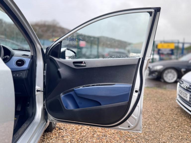 2015 Hyundai i10 1.2 SE 5dr HATCHBACK Petrol Manual