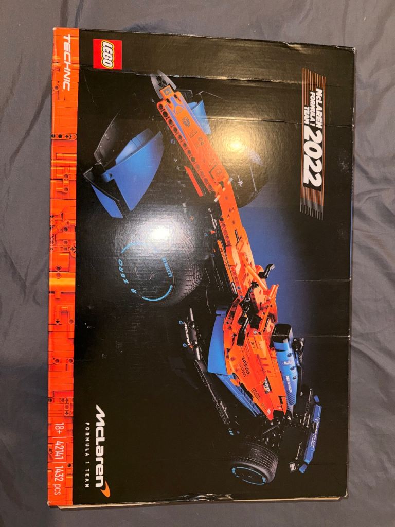 LEGO 42141 Technic McLaren Formula 1 2022 Replica Race Car Model Building Kit, F1 Motor Sport