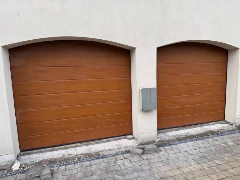 Automatic garage doors 
