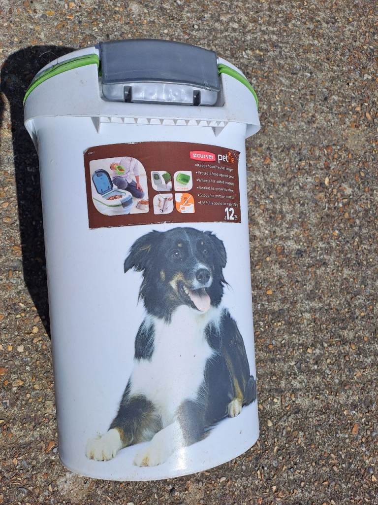 Curver 35 ltr dog food tub