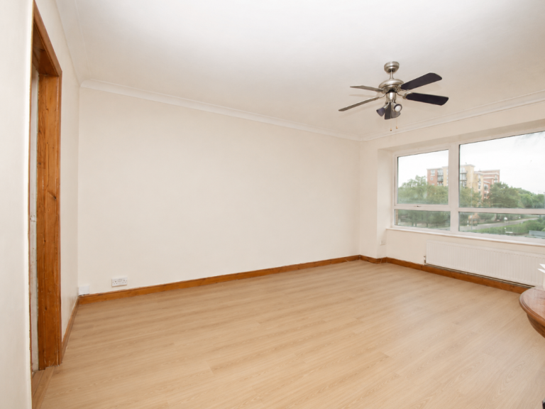 800, Eastern Avenue, Ilford, IG2 7HY